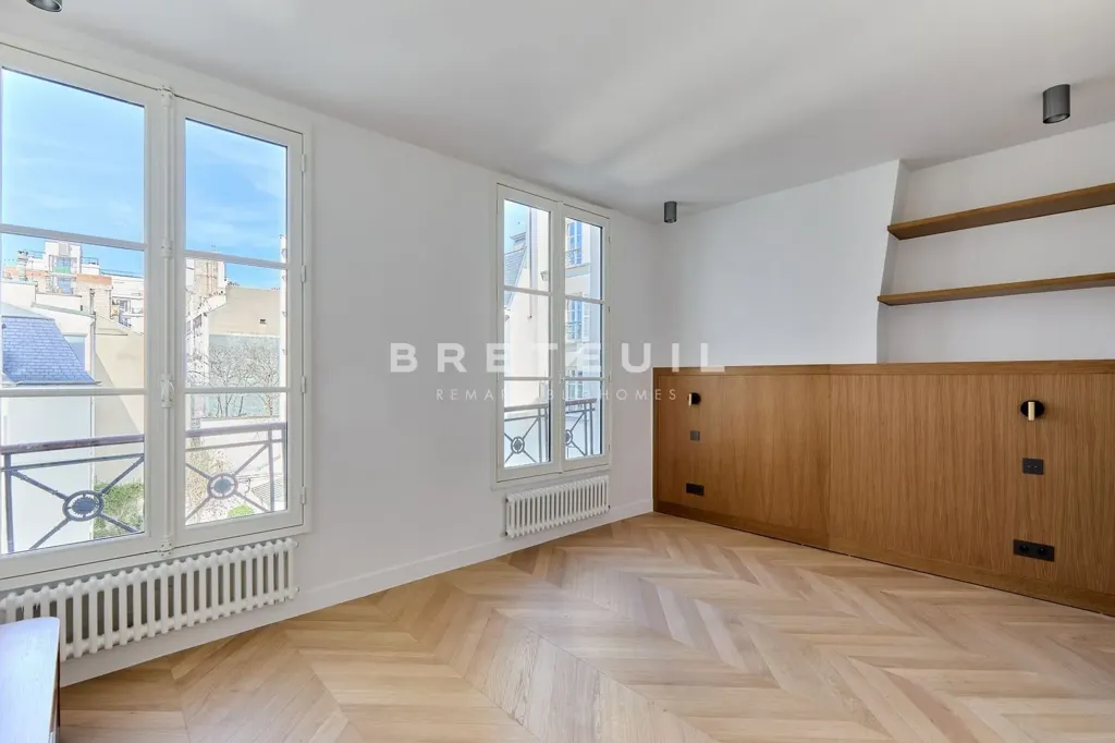 Rooms - Bright Apartment with South View near Bon Marché