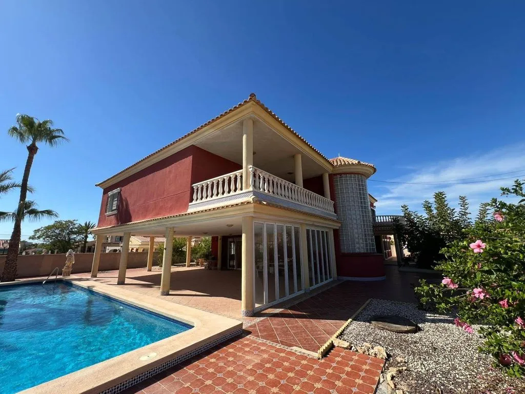Piscine - Luxury Villa with Pool in Torrevieja
