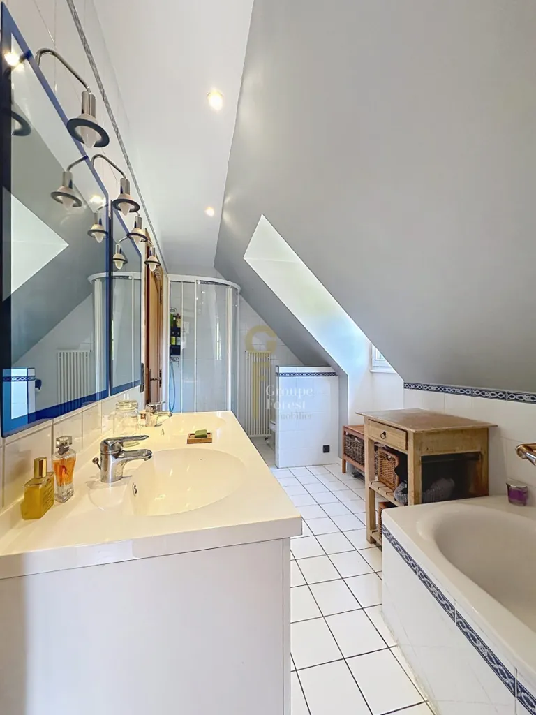 Vannitoad - Architectural House with Garden in Croix