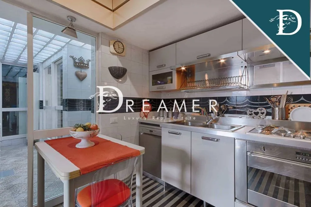 Köök - Luxury Apartment with Private Garden in Florence