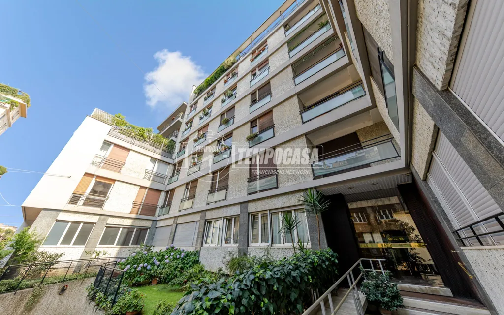 Välivaade - Triplex with Two Entrances in Milan