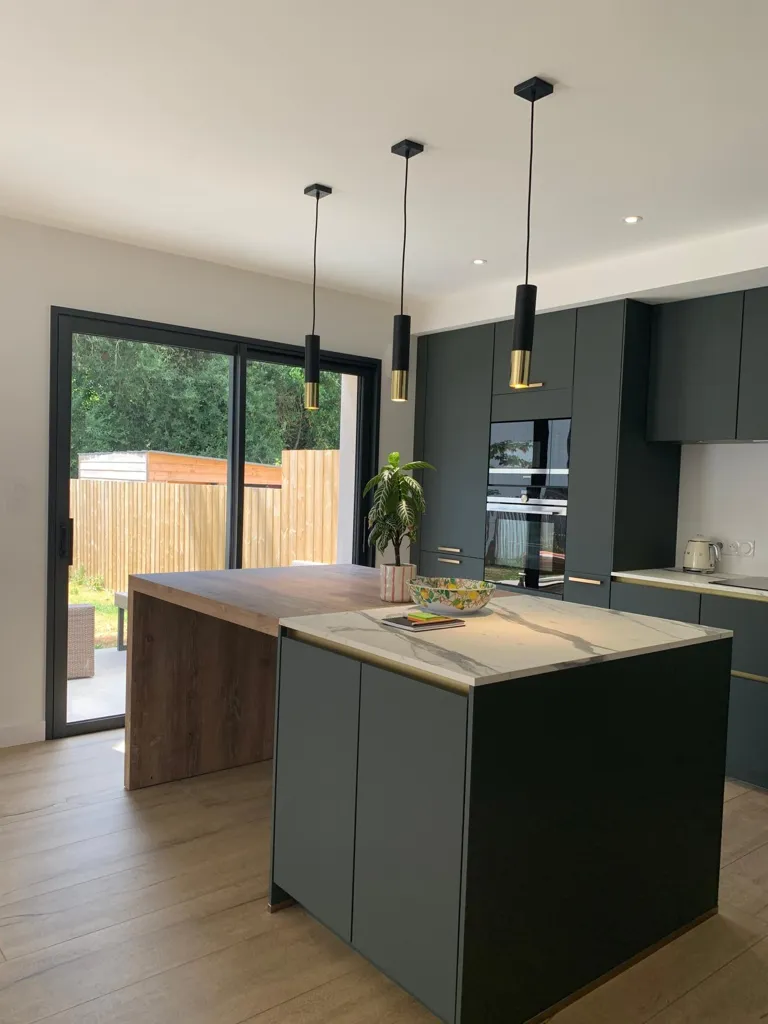 Cuisine - Maison Contemporaine avec Jardin à Lorient