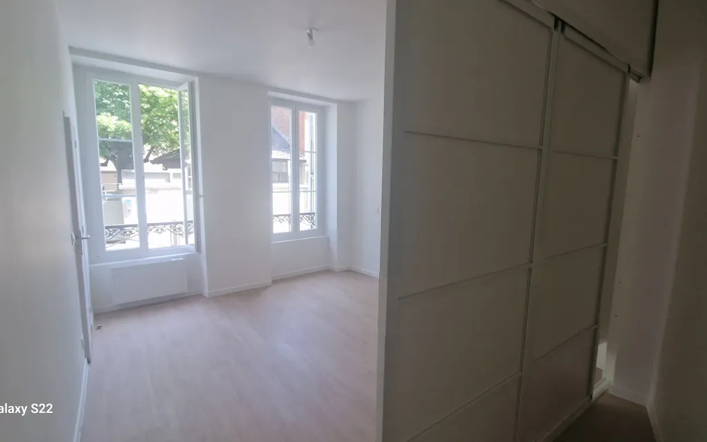 Toad - Renovated 3-Bed Flat with Garden in Sèvres