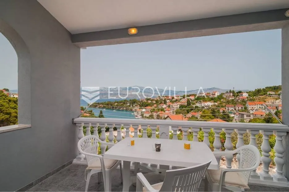 Rõdu - House with Sea View in Brac, Splitska