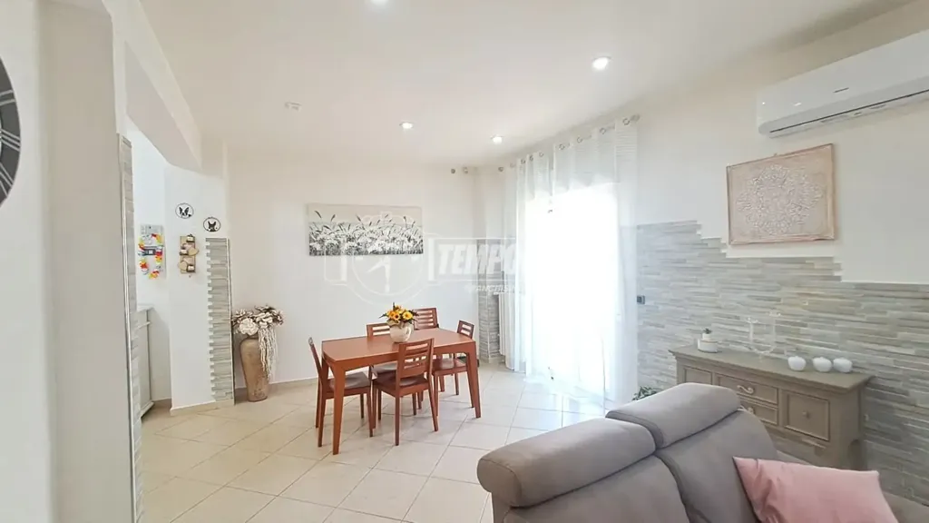 Elutuba - Fully Renovated Apartment with Terrace in Adelfia