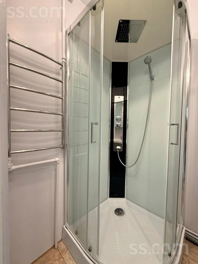 Vannitoad - Renovated Flat with Library in Saldus Centre