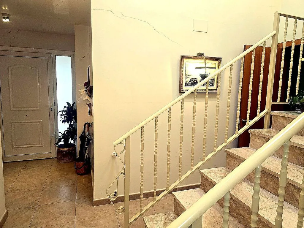 Pièces - Luxury Detached House with Wellness Features in Sabadell