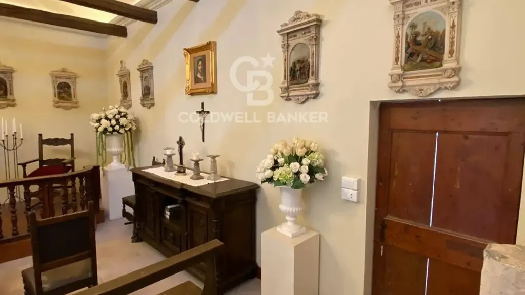 Esik - Historic Villa with Garden in Filottrano