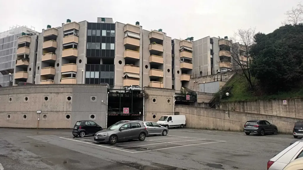 Garage - Apartment with Garden in Pegli, Genoa