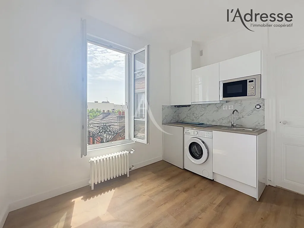 Utility Room - Refurbished Studio with Balcony in Suresnes