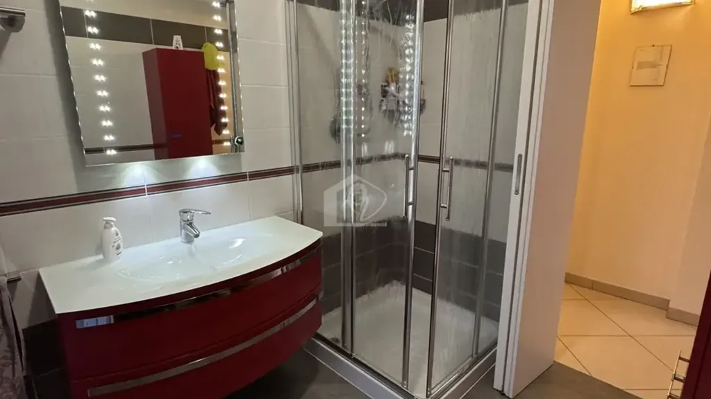 Salles de bain - Trilocale with Balcony in Suzzara
