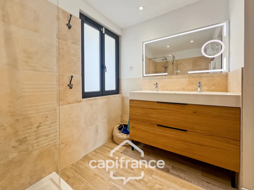 Vannitoad - Contemporary House with Pool in La Garde