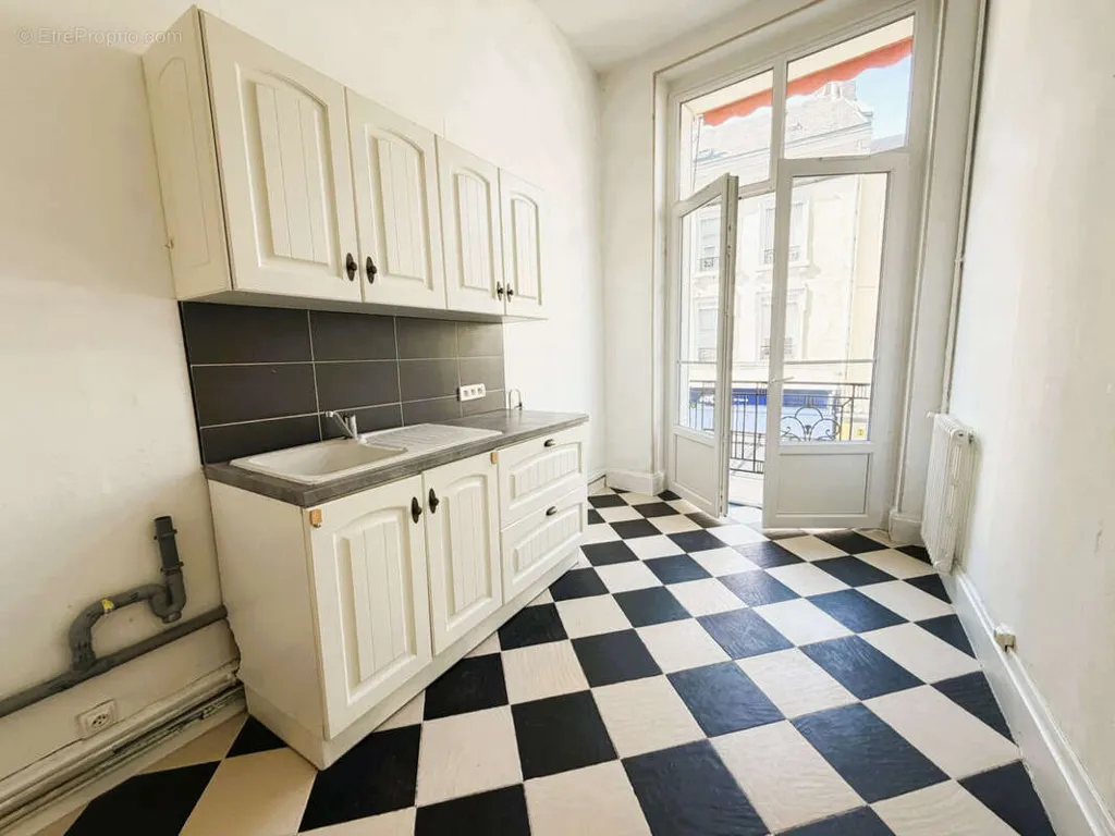 Cucina - Art Déco Flat with Balcony in Vichy Centre