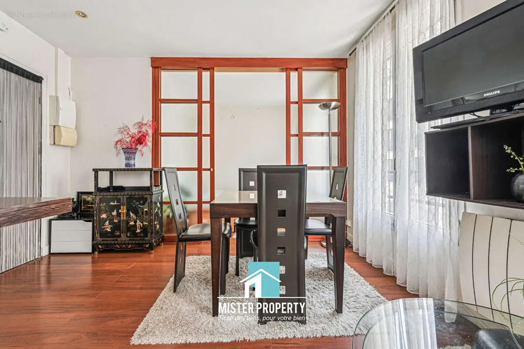 Elutuba - 2-Bedroom Apartment with Metro Access in Levallois