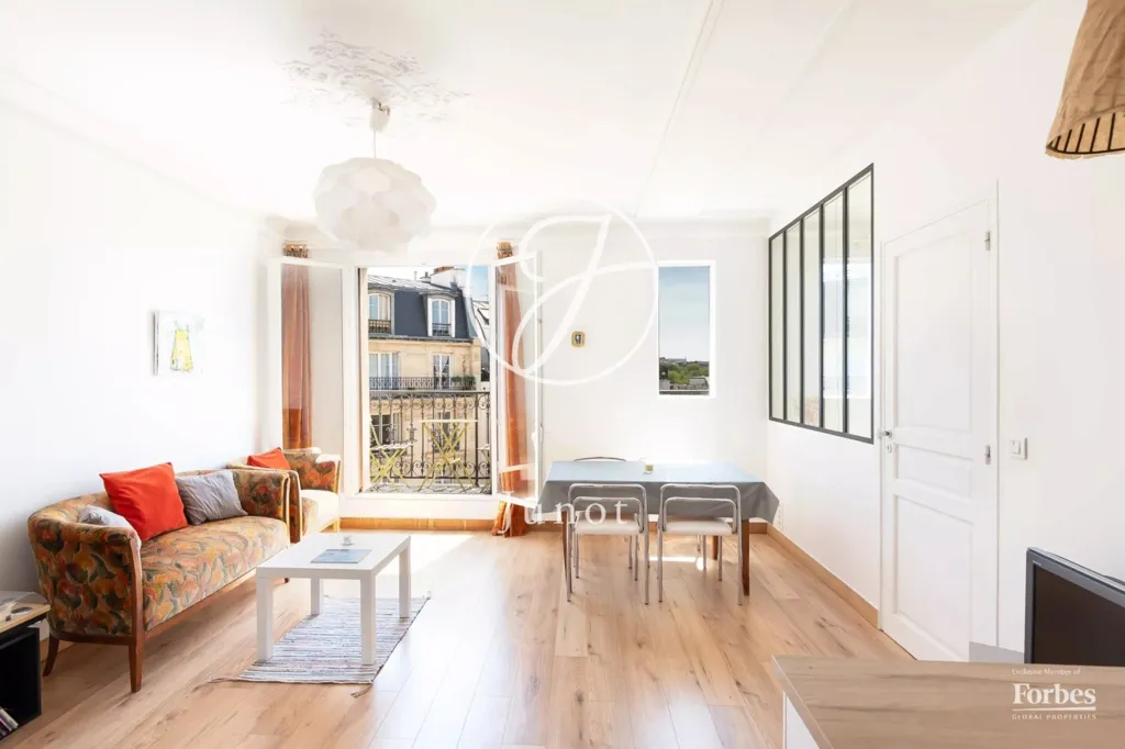 Elutuba - Apartment with Eiffel View in Paris 18th