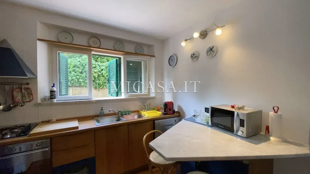 Cuisine - Trilocale with Garden in Pisa