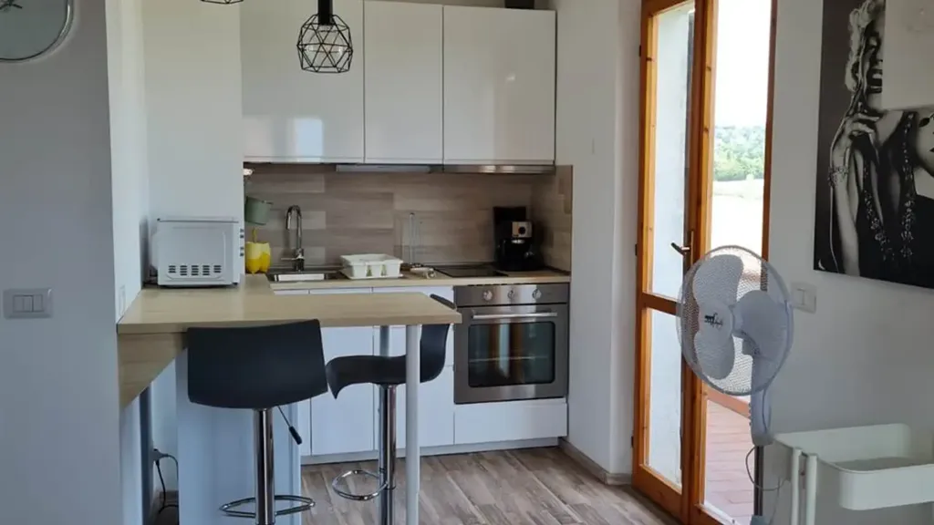 Kitchen - Three-Bedroom Apartment with Balcony in Numana