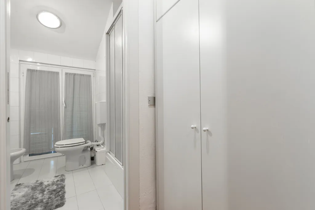 Vannitoad - Armed Studio with East View in Milan