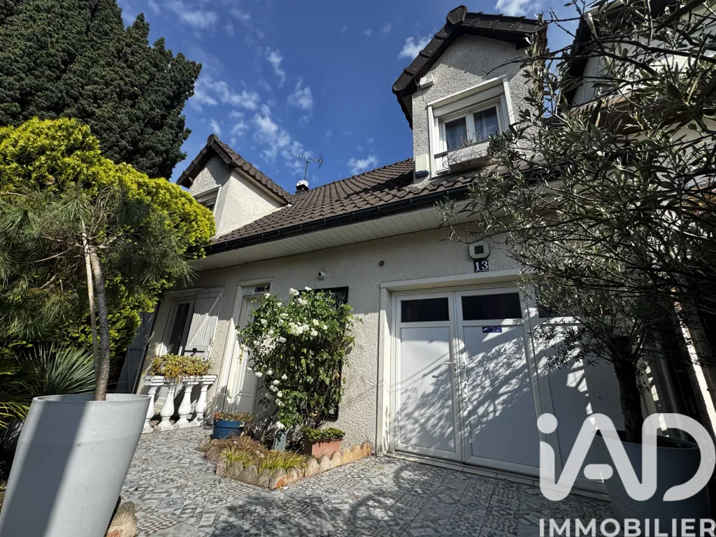 Välivaade - Charming Townhouse with Garden in Bondy