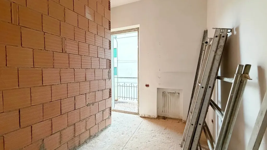 Pièces - Rear-Facing Apartment with Balcony in Florence