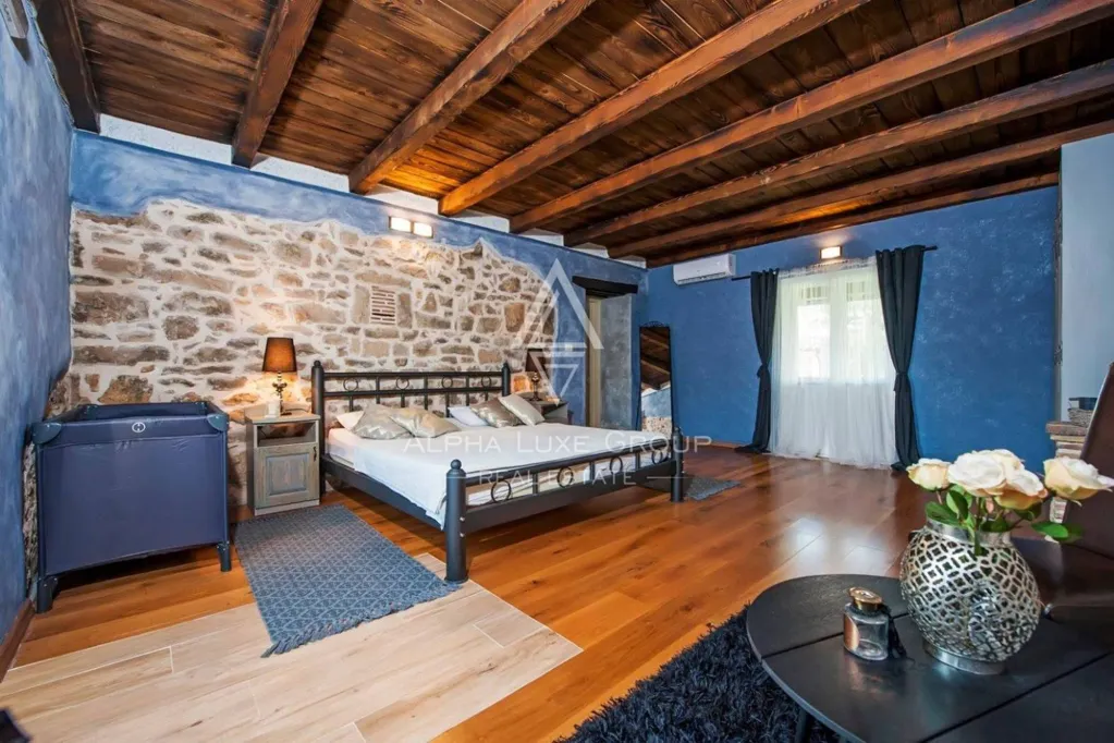 Magamistoad - Rustic Villa with Private Pool in Pićan