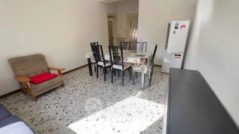 Salle à manger - Four-Bedroom Apartment with High Ceilings in Parma
