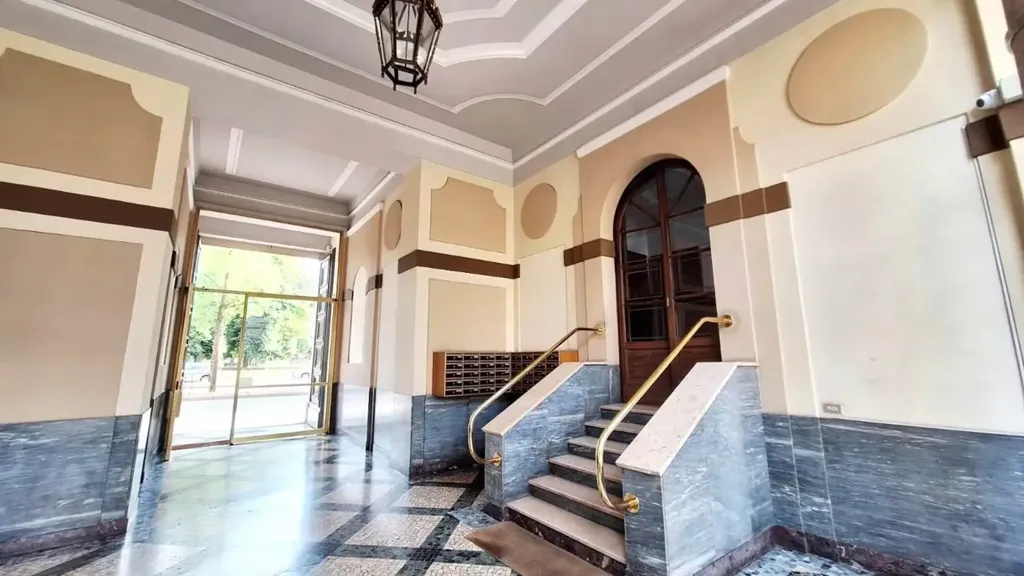 hallway_entrance