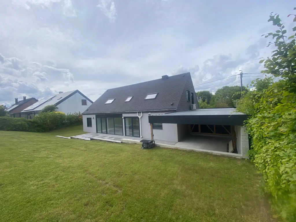 Välivaade - Two-Storey Villa with Terrace in Libramont-Chevigny