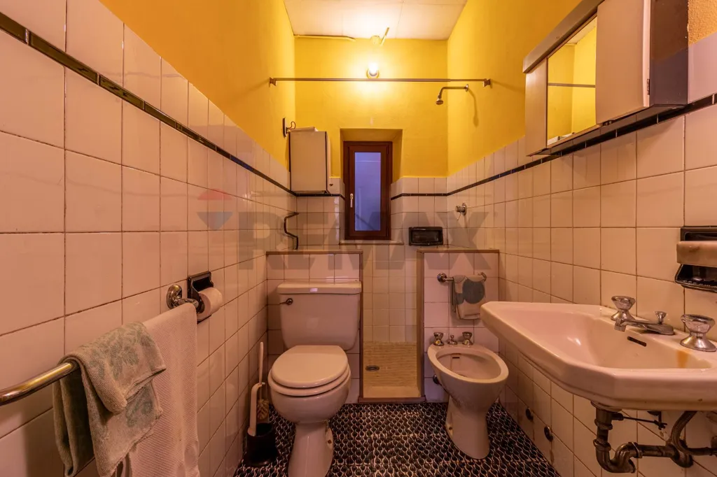 Salles de bain - Triplex Villa with Garden in Occhieppo Superiore