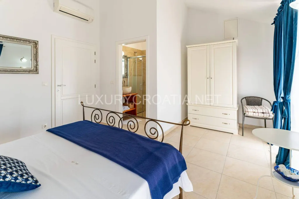 Magamistoad - Beachfront Villa with Jacuzzi in Korčula