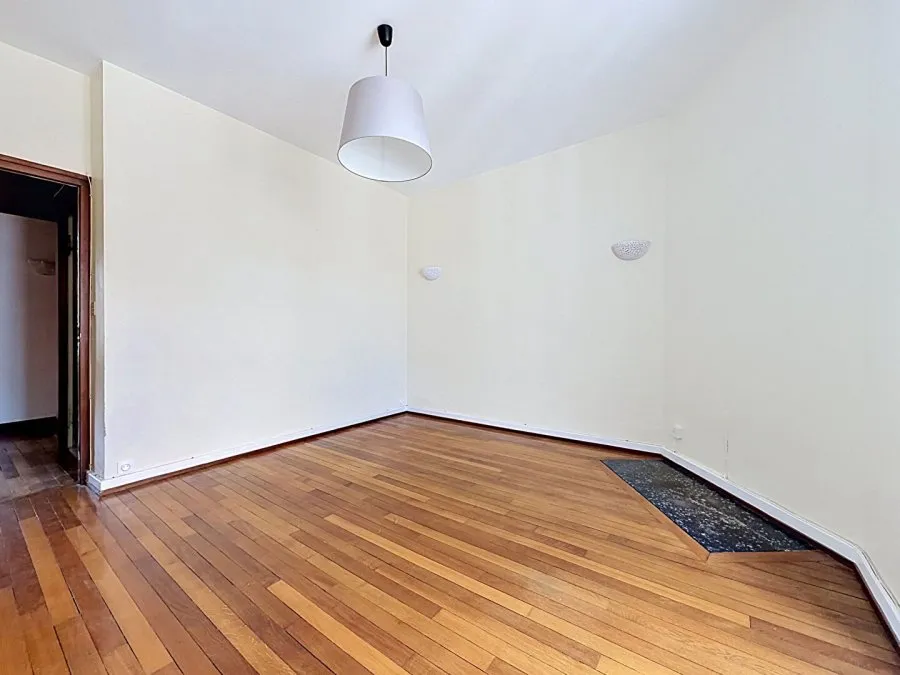 Rooms - 3-Bedroom Apartment with Balcony in Nancy