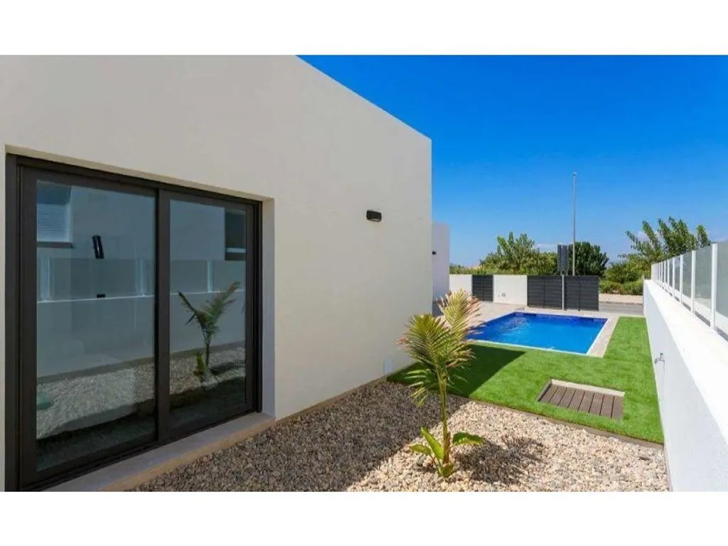 Piscine - New Villa with Pool in Daya Nueva