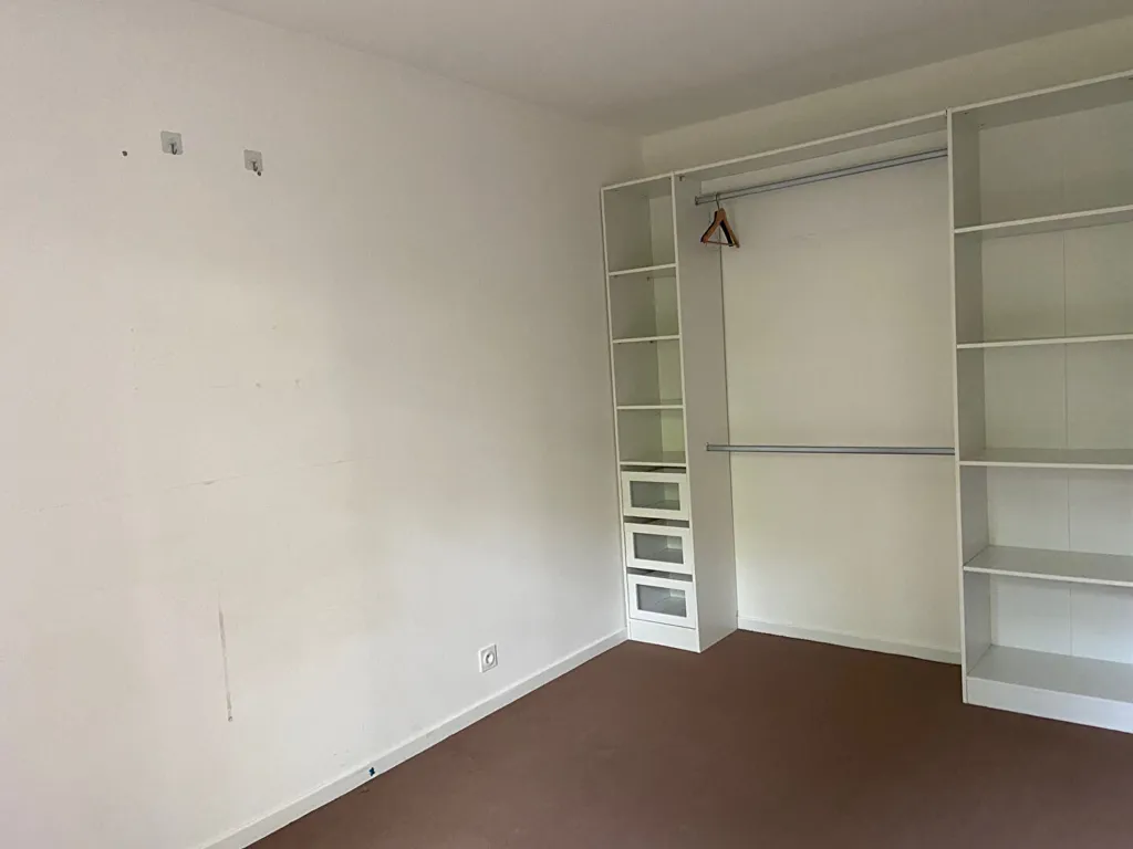 Toad - 3-Bed Flat with Garden in Rambouillet