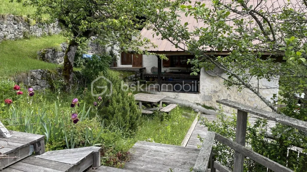 Jardin - Chalet Authentique de 1872 avec Terrasses à Thônes
