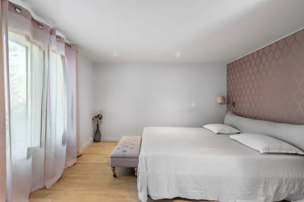 Bedrooms - Luxury House with Pool in Aubagne