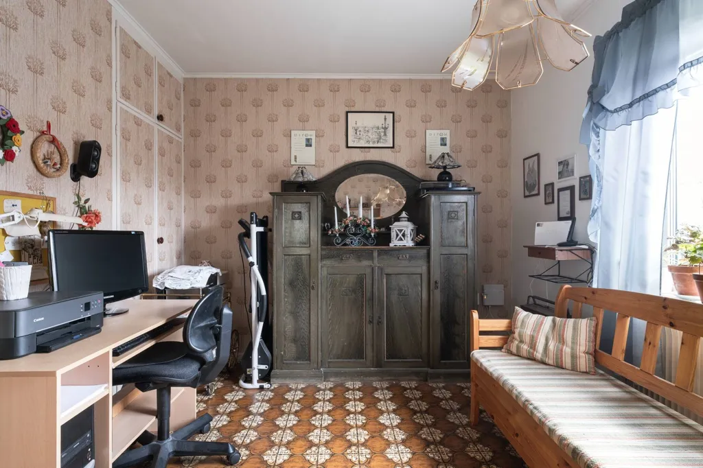 Kabinet - Classical Brick Villa with Garden in Quiet Area