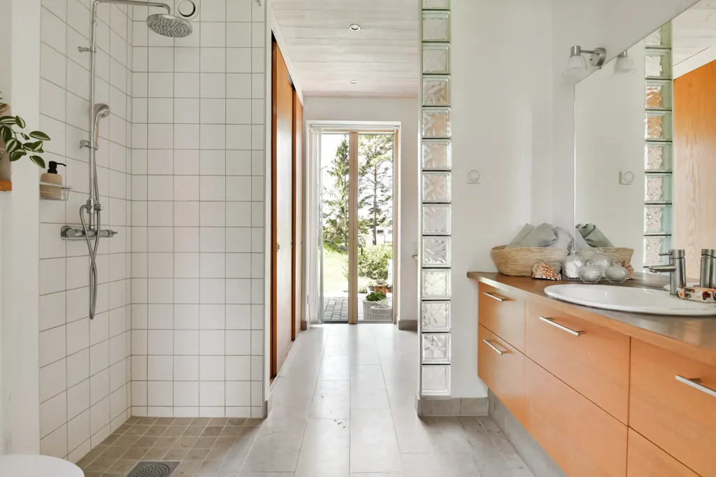 Vannitoad - Charming Villa with Garden in Västerhejde