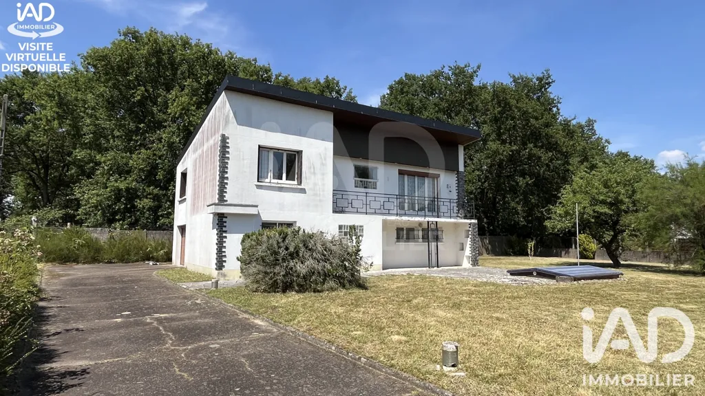 Esterno - House with Renovation Potential in Saran