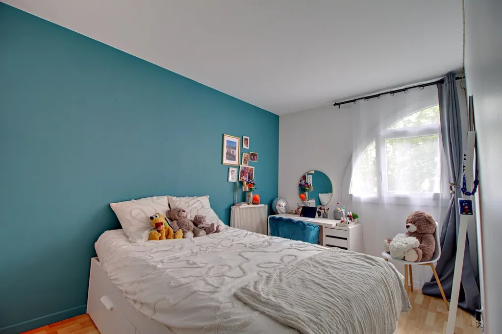 Bedrooms - Duplex Apartment with Terrace in Cergy