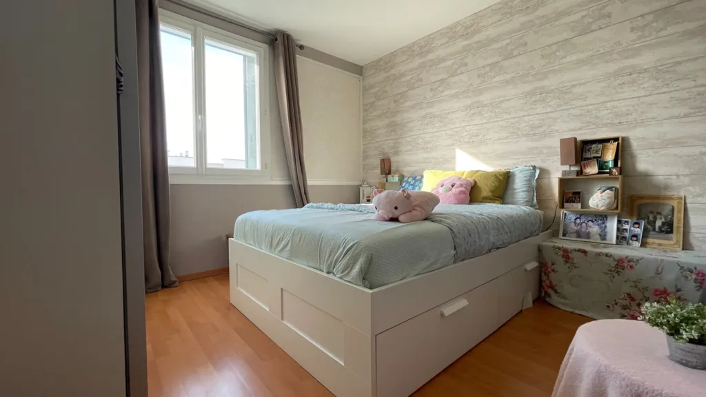 Bedrooms - Bright 3-Bed Flat with Balcony in Les Clayes-sous-Bois
