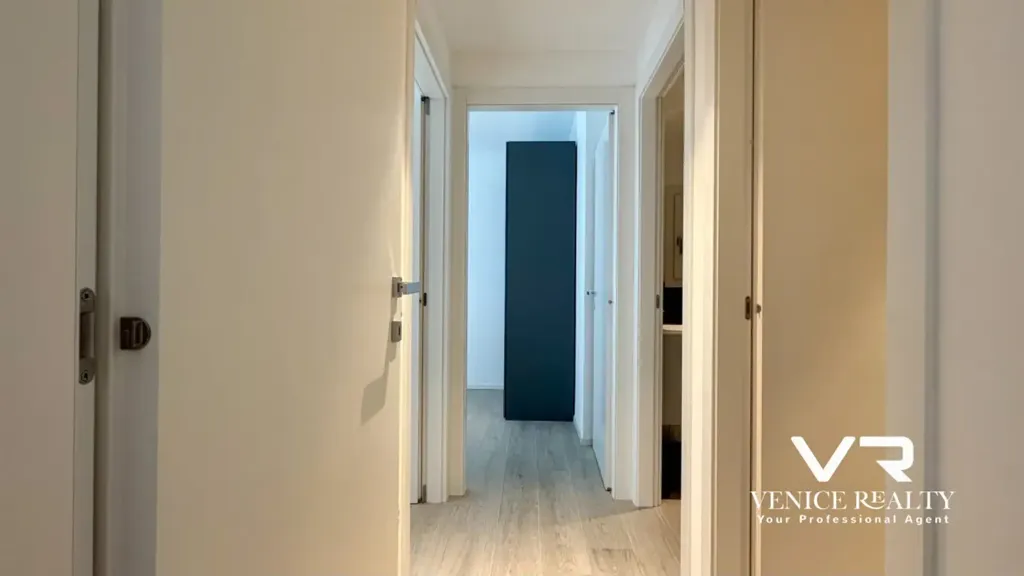 Entrée - Trilocale with Private Garden in Jesolo