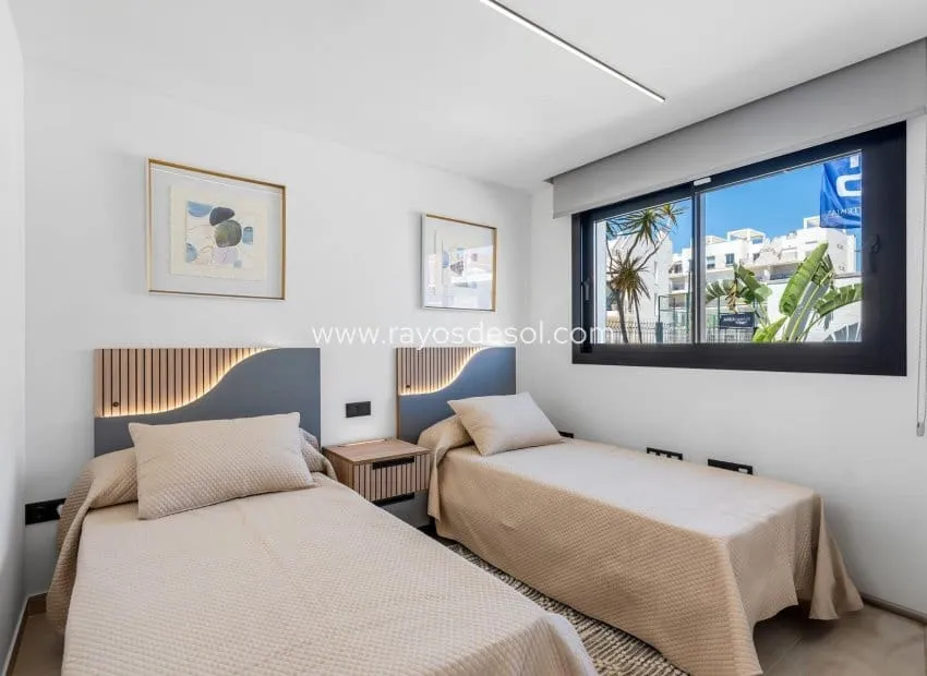 Magamistoad - New Build Apartment with Lagoon Views in El Raso