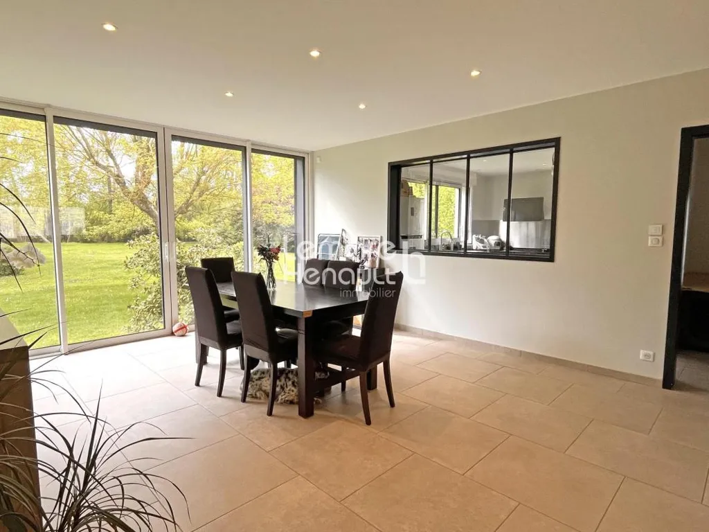 Söögituba - Contemporary House with Riverfront in 3500 m² Park