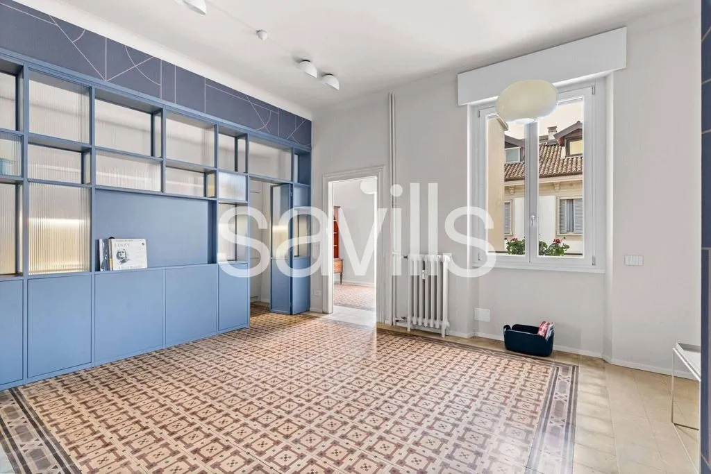 Entrée - Restored Triplex with Balcony in Milan