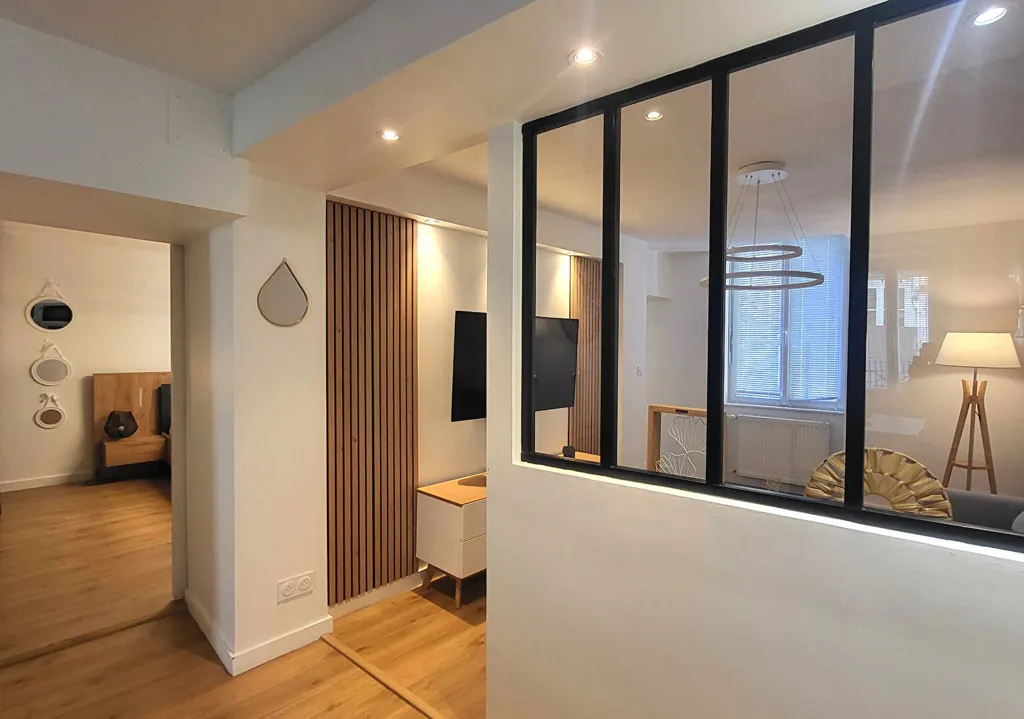 Entrée - Appartement Rénové en Centre-ville à Lons-le-Saunier
