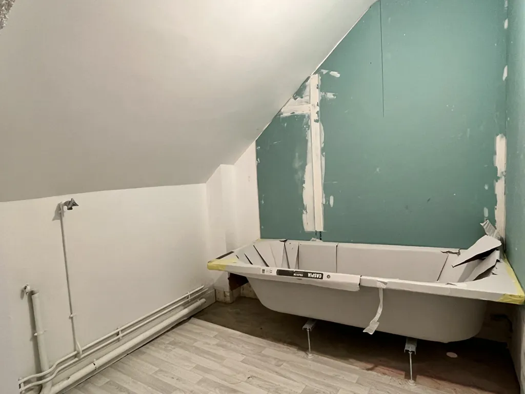 Salles de bain - Maison de Ville avec Jardin à Bellegarde