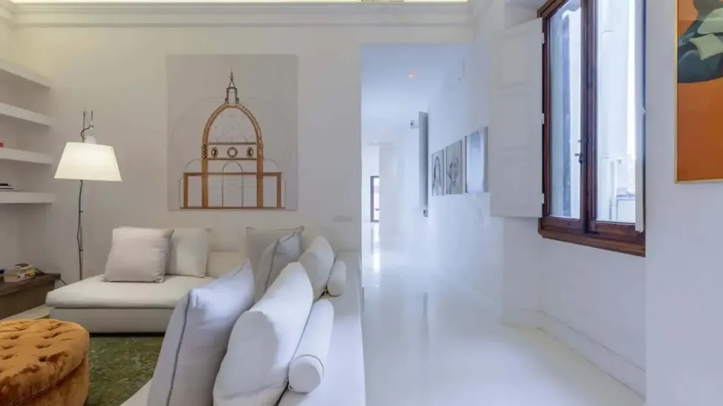 Living Room - Renaissance-Style Apartment with Terrace in Florence