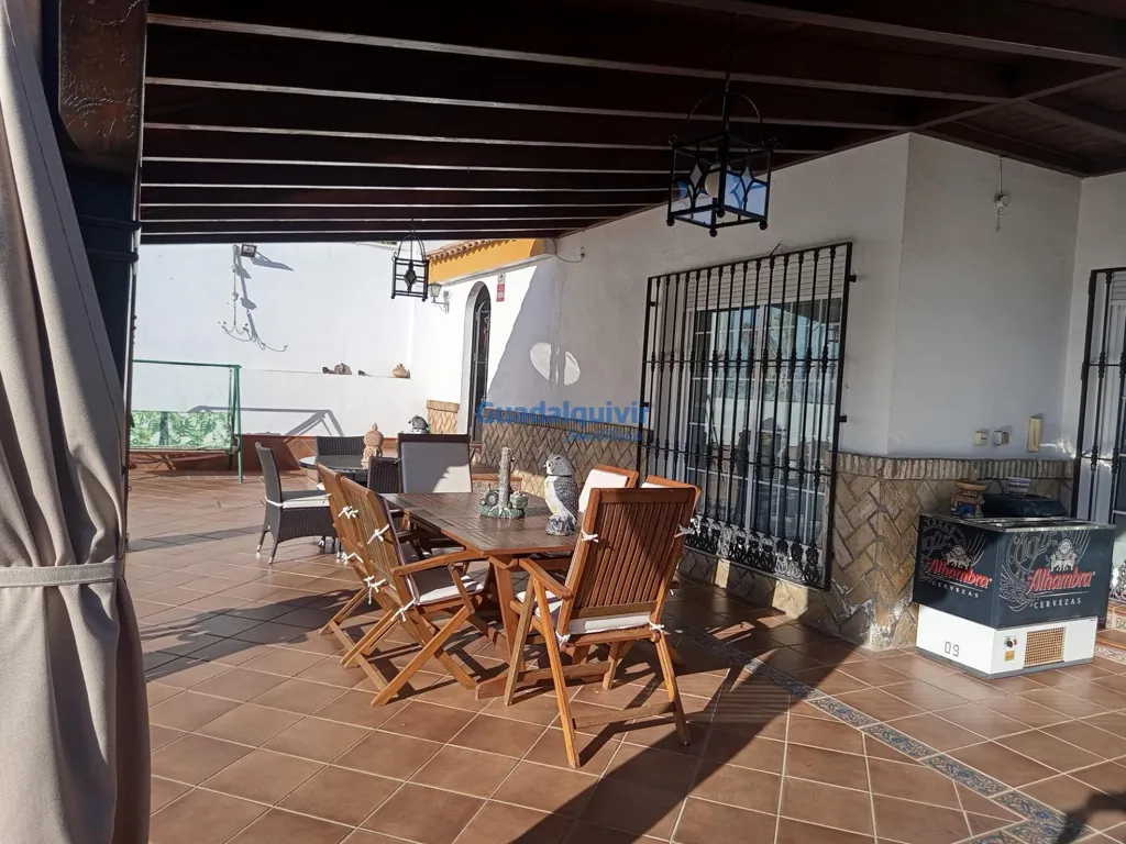 Terrace - Independent Chalet with Pool in Cerros de Montequinto