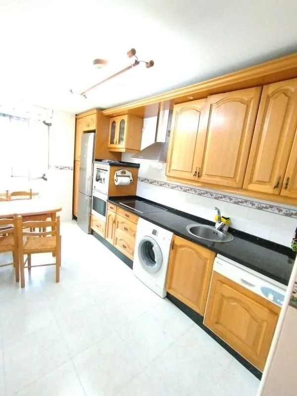 Cuisine - 3-Bedroom Flat with Terrace in Navatejera