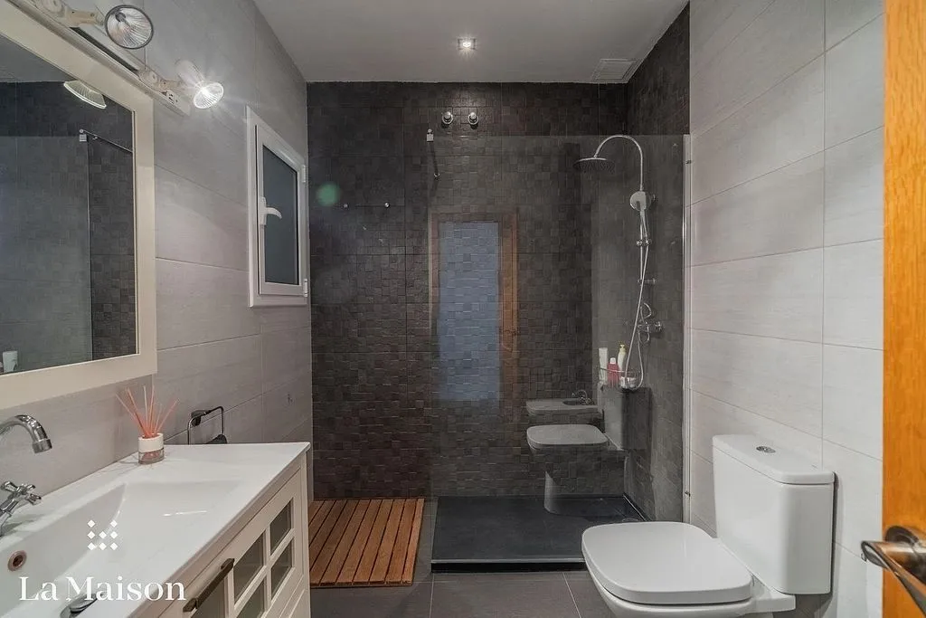 Bathrooms - Luxury House with Pool in Arenys de Munt